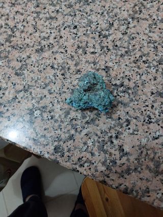 Pezzi di lava dell'Etna e cristalli d'azzurrite