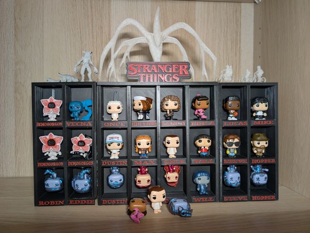 Espositore Stranger Things che brilla al buio