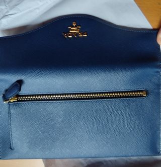 Cartera Prada Azul y Dorada