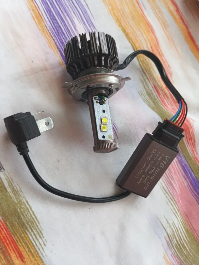 Bombilla LED Coche V16 Turbo H4 40W