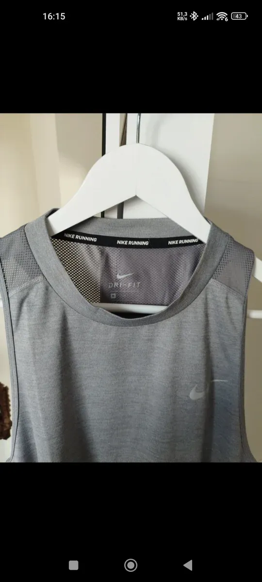 Camiseta técnica Nike Dry-Fit cinza