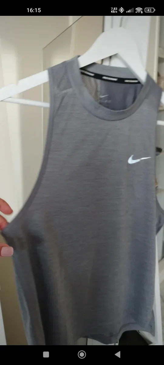 Camiseta técnica Nike Dry-Fit cinza