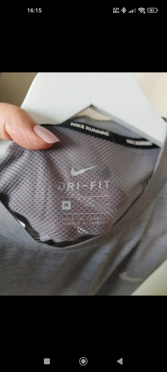 Camiseta técnica Nike Dry-Fit cinza