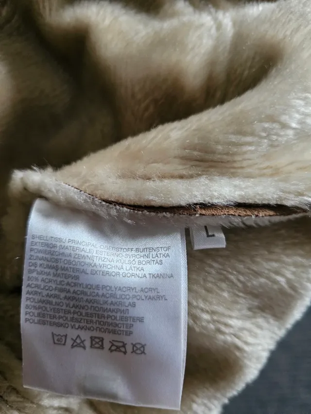 Abrigo tipo trenca marrón con capucha