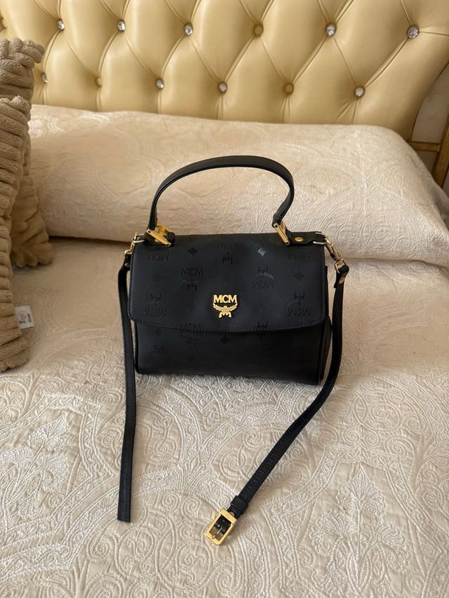 Borsa MCM nera monogram