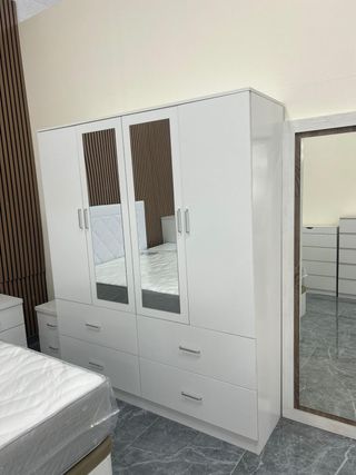 Armario 4 puertas + cajones y espejo ¡OFERTA!