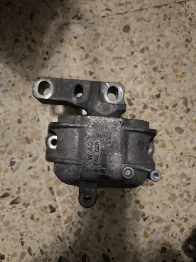 Soporte Motor Izquierdo VW Golf 1K0199262AL