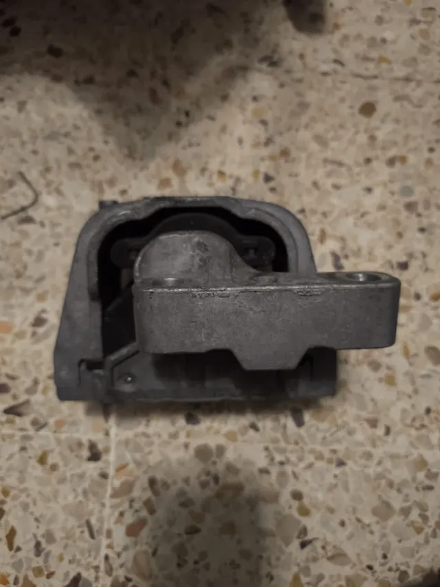 Soporte Motor Izquierdo VW Golf 1K0199262AL