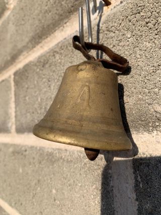 Campana antica in bronzo