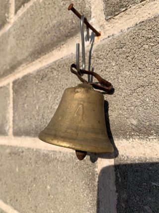 Campana antica in bronzo