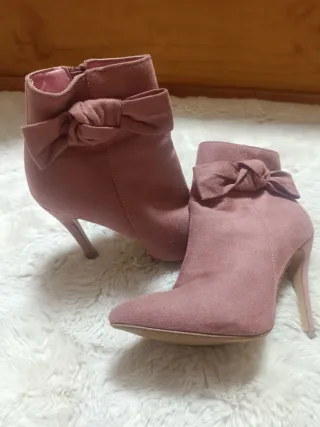 Botines tacón rosa lazo