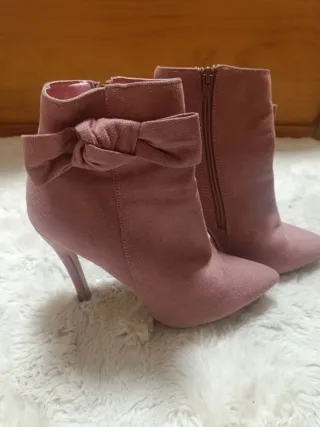 Botines tacón rosa lazo