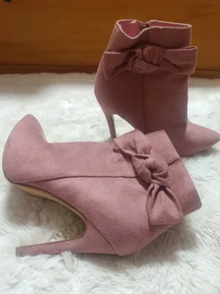 Botines tacón rosa lazo