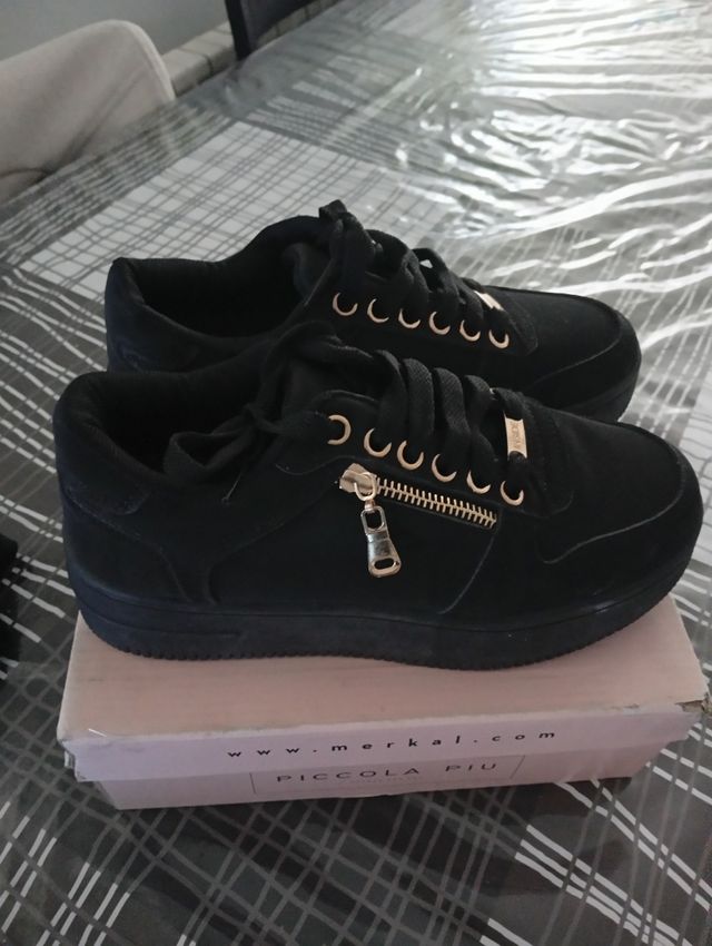 Zapatillas Merkal Negras con Cremallera