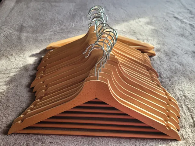 22 Perchas de madera (pack)