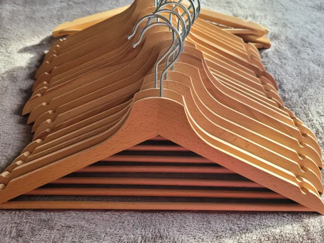 22 Perchas de madera (pack)