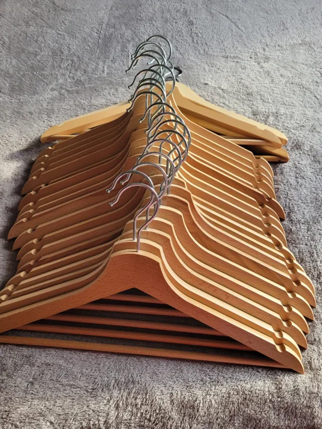 22 Perchas de madera (pack)