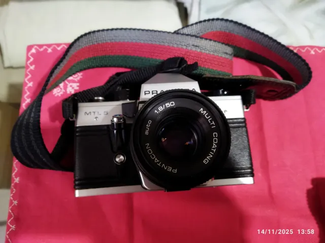 Cámara Praktica MTL5 analógica + objetivos
