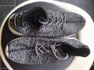 Scarpe sportive nere e bianche