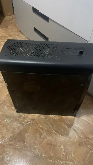 PC Gamer con luces LED azules