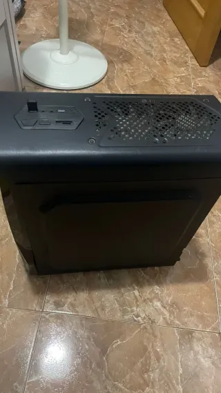 PC Gamer con luces LED azules