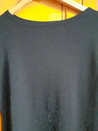 Camiseta negra manga larga con destellos