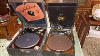 Lote de 2 gramófonos antiguos