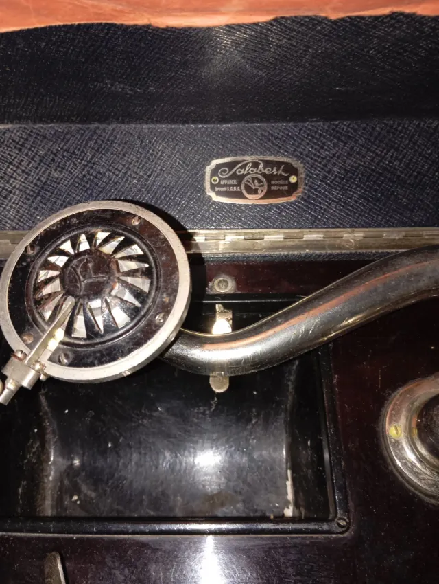 Lote de 2 gramófonos antiguos