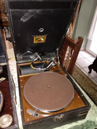 Lote de 2 gramófonos antiguos