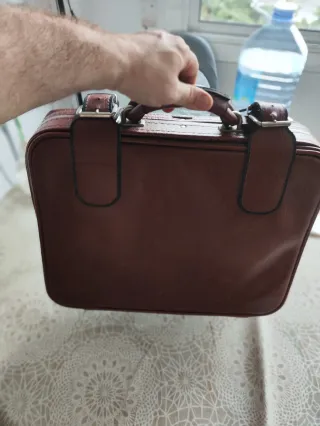 Maleta de cuero marrón