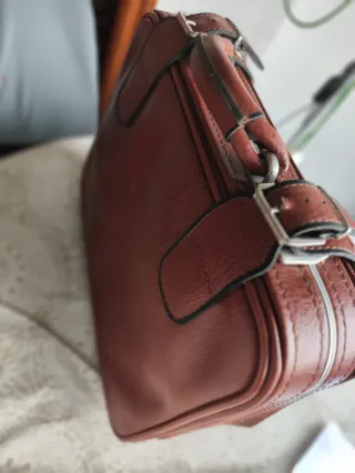 Maleta de cuero marrón