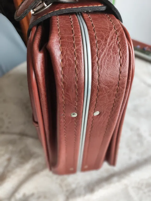 Maleta de cuero marrón