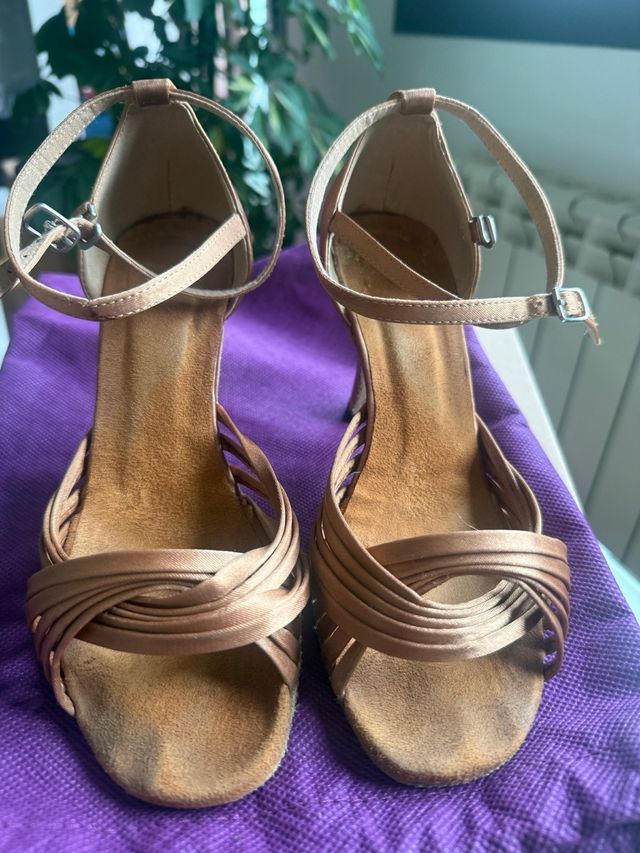 Scarpe da ballo latino dorate