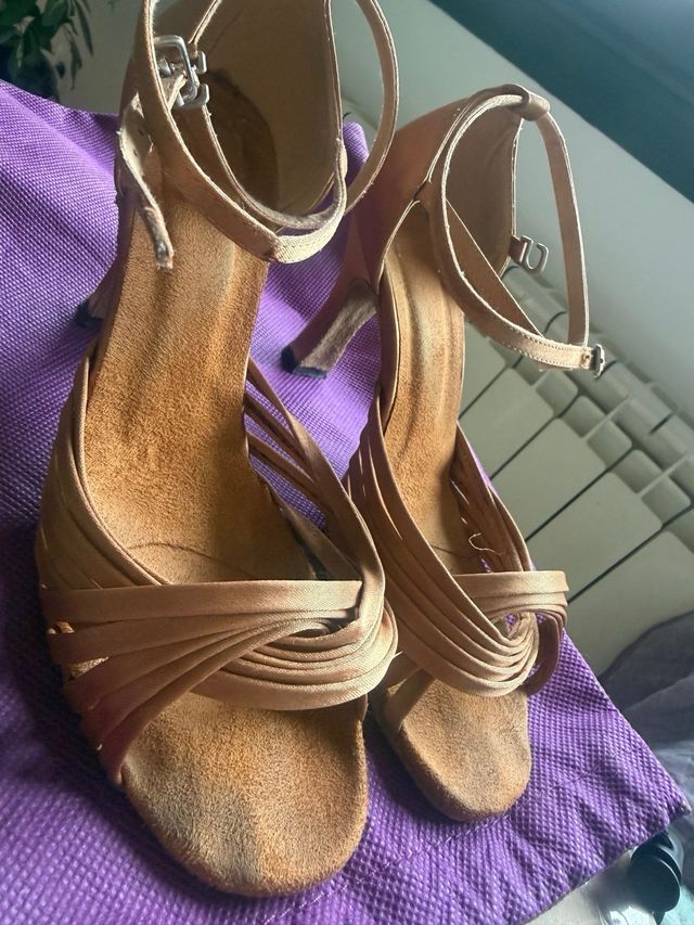 Scarpe da ballo latino dorate