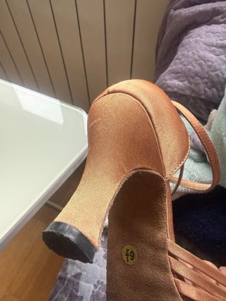 Zapatos de baile latinos dorados