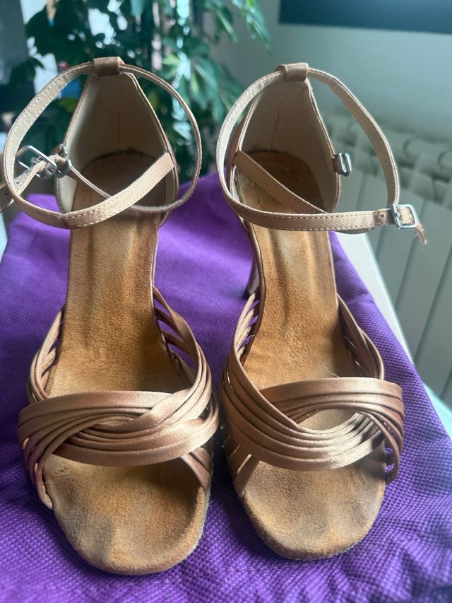 Scarpe da ballo latino dorate