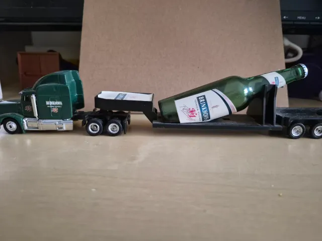 Camión y Remolque  1:87