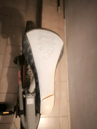 Sillín Bici GT Bikes con calavera