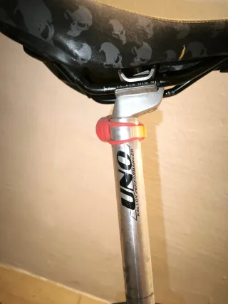 Sillín Bici GT Bikes con calavera