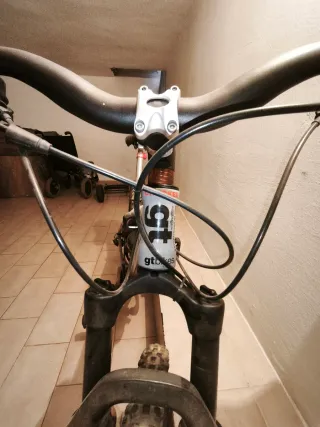 Sillín Bici GT Bikes con calavera