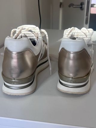 Zapatillas Hogan Plata y Blanco