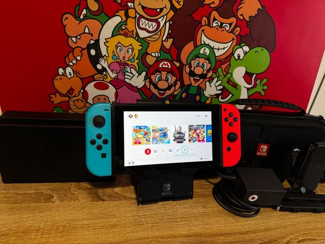 Nintendo Switch con accessori COME NUOVA + Gioco