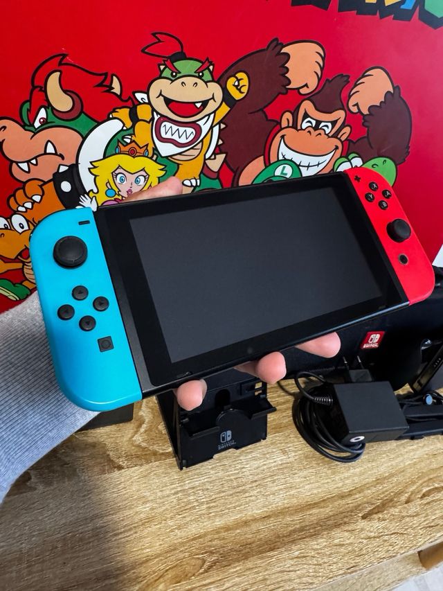 Nintendo Switch con accessori COME NUOVA + Gioco
