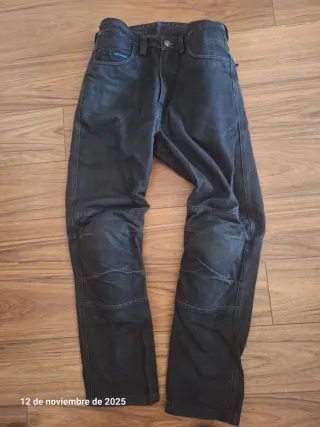 Pantalón vaquero con protecciones