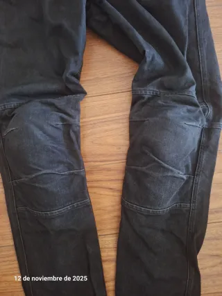 Pantalón vaquero con protecciones