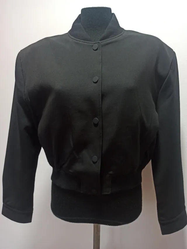 Cazadora bomber negra sin estrenar