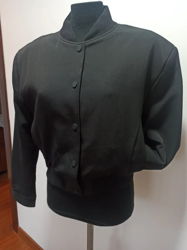 Cazadora bomber negra sin estrenar