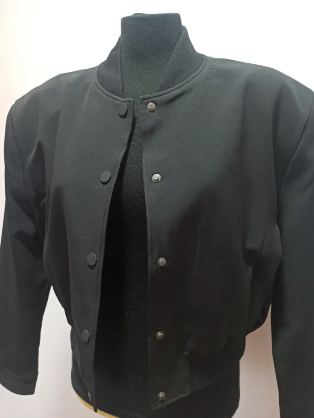 Cazadora bomber negra sin estrenar