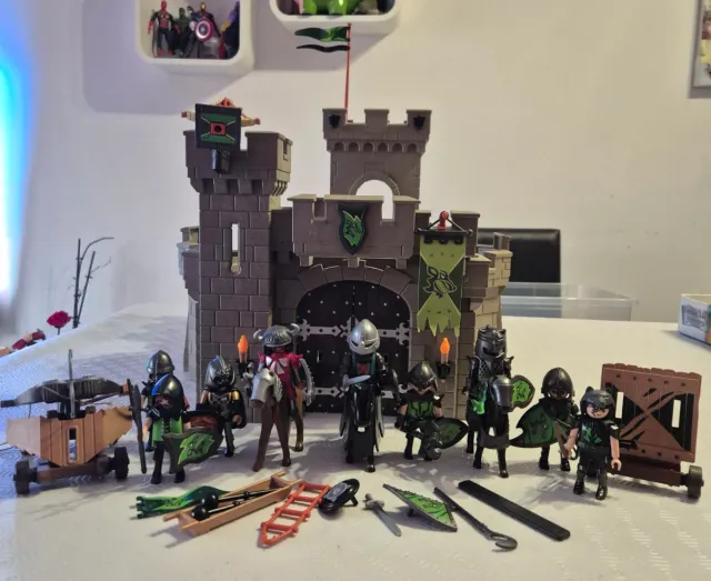Castillo Playmobil con 9 guerreros