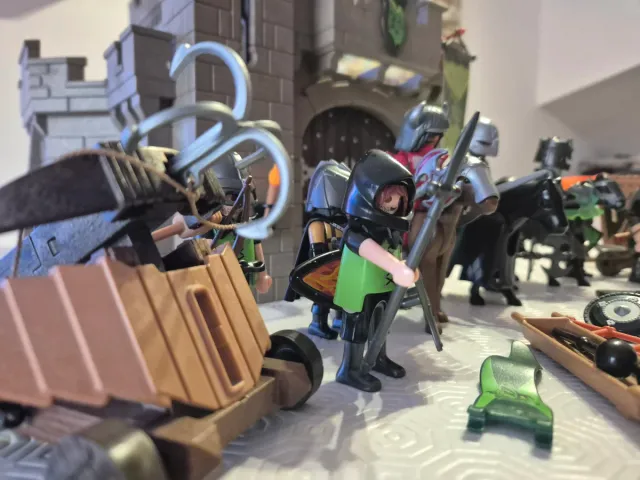 Castillo Playmobil con 9 guerreros